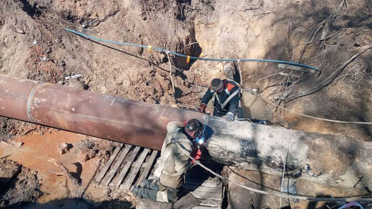 Как в Запорожье восстановили поврежденный в результате вражеского обстрела газопровод, фото