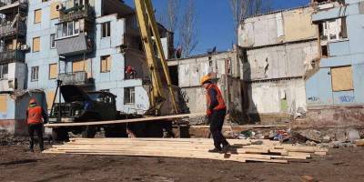 У Запоріжжі розпочалася консервація багатоповерхівки, частково зруйнованої ворожою ракетою