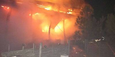 У Бердянську палав гостьовий комплекс, в якому любили відпочивати окупанти