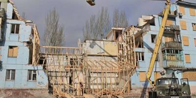У Запоріжжі триває консервація постраждалого від ракетного обстрілу будинку (фото)
