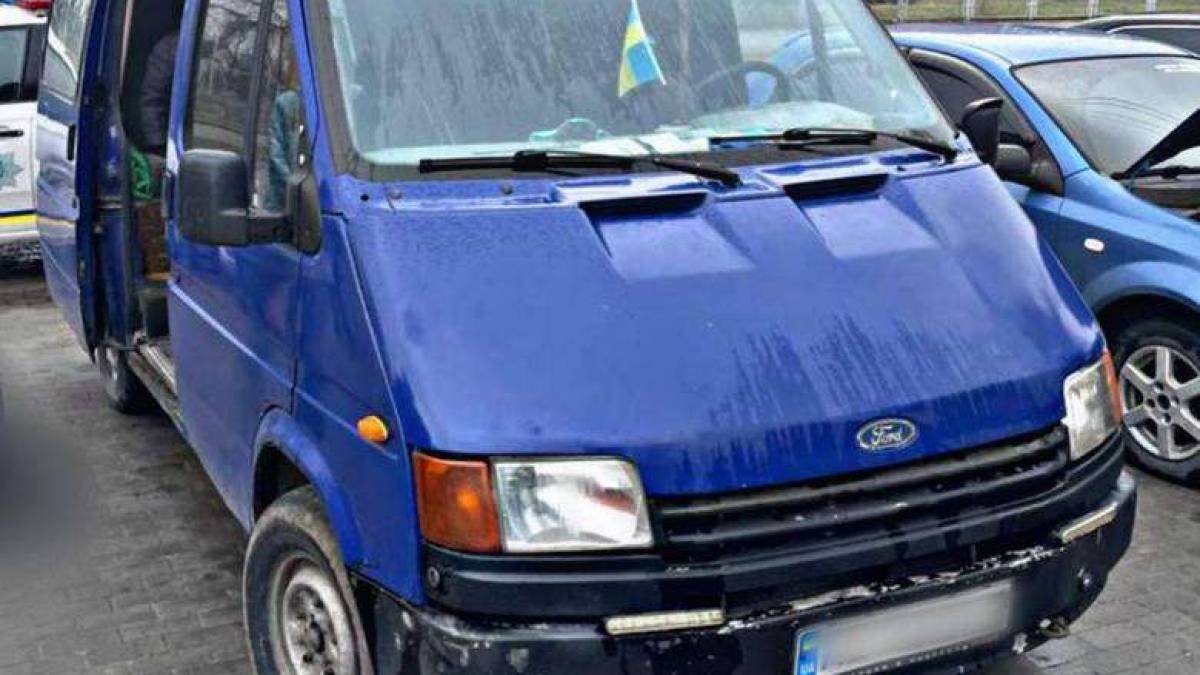 У Запоріжжі господар забув, де залишив свій Ford Transit і заявив, що його викрали