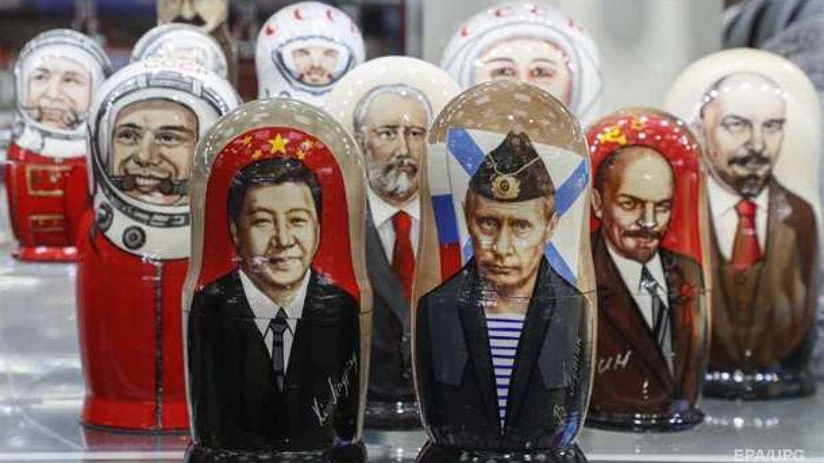 Підсудний Путін і хитрий Сі: яку мету переслідує лідер Китаю Сі Цзіньпін, потискаючи руку президенту Росії