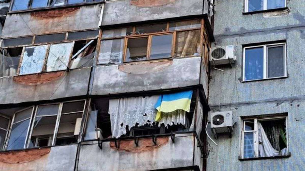 🇺🇦 Прапор України витримав ракетний удар по Запоріжжю (фото)