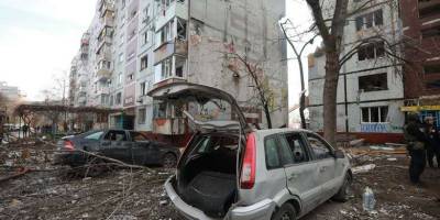 У Запоріжжі продовжуються пошуково-рятувальні роботи на місці  влучення ворожих ракет (фото)