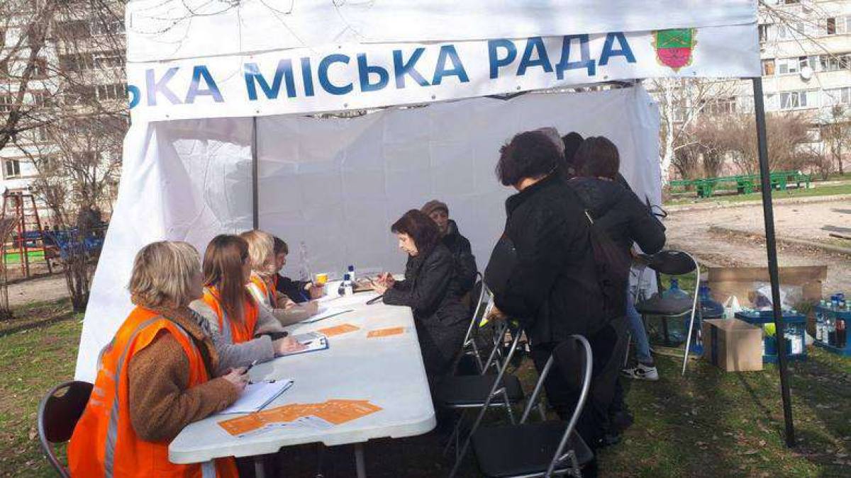 У Запоріжжі мешканці постраждалих від обстрілів будинків можуть отримати гуманітарну та фінансову допомогу