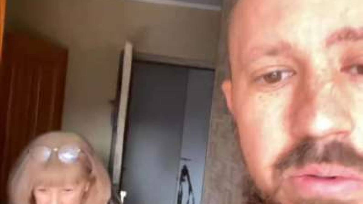Cвідок про обстріл житлових будинків у Запоріжжі: “Нас відкинуло до коридору, потім прилетіла друга ракета”
