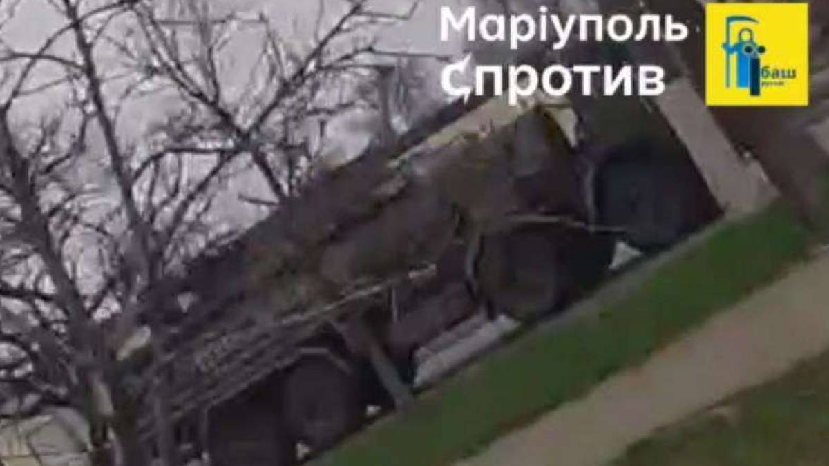 На Бердянськ через Маріуполь пройшло багато паливозаправників рашистів