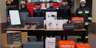 Запорізьким рятувальникам передали квадрокоптери та cупутникові модеми Starlink