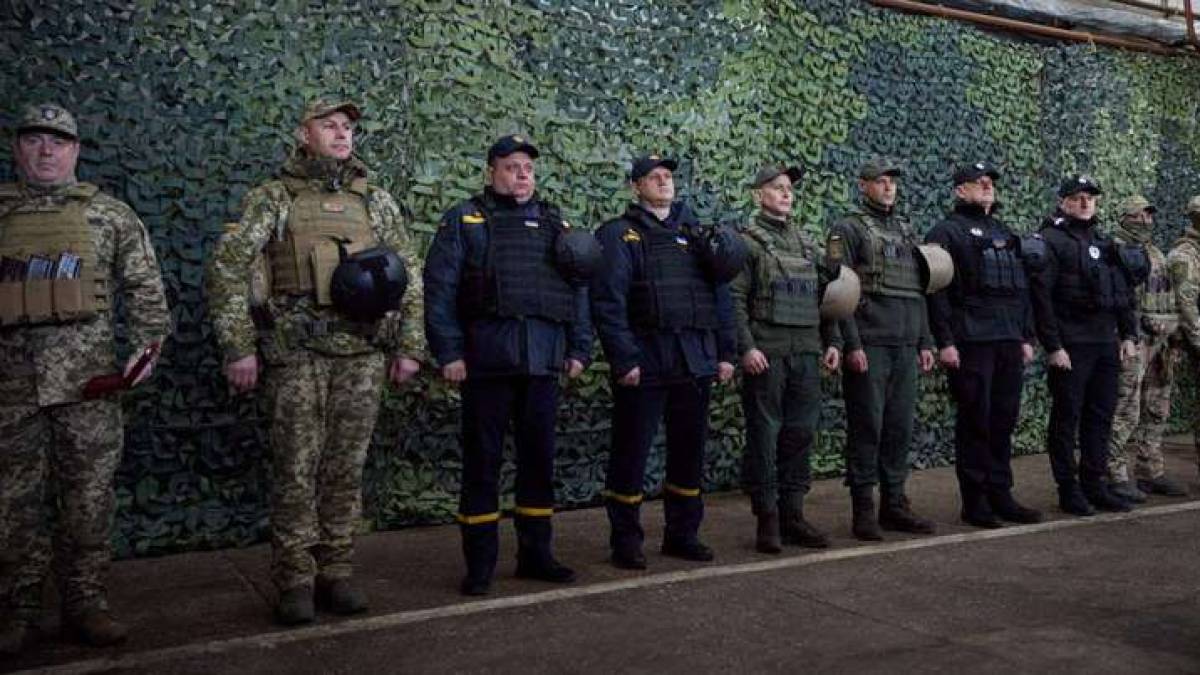 Запорізькі поліцейські отримали державні нагороди від Президента України