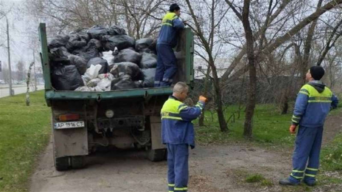 Запорізькі комунальники взяли участь у всеукраїнській екологічній акції