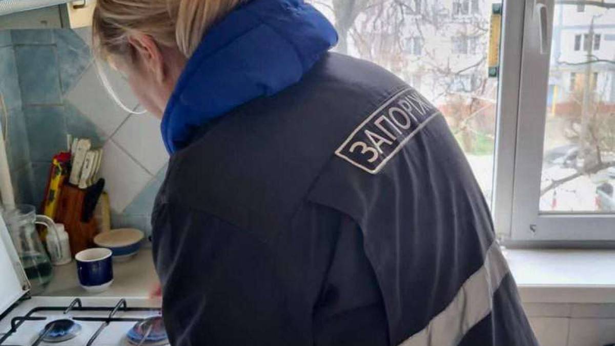 У Запоріжжі відновлюють постачання газу у будинках, які постраждали від останнього ракетного обстрілу