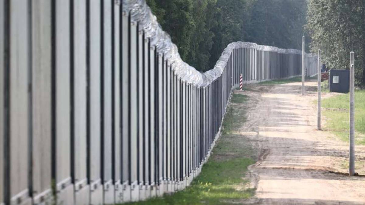 Польща завершила будівництво прикордонної стіни на кордоні з білоруссю