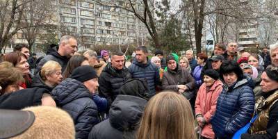 У Запоріжжі влада прозвітувала перед мешканцями будинків, які 22 березня були атаковані російською ракетою