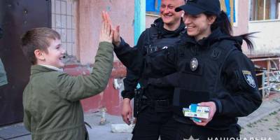 Запорізькі поліцейські розповіли про будні мешканців прифронтового селища (фото)