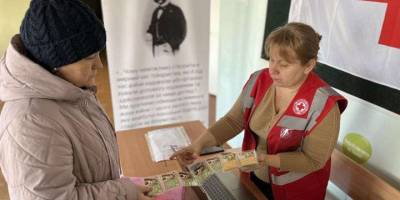 У Запоріжжі Червоний Хрест видає ваучери на покупку продуктів: хто і як може їх отримати