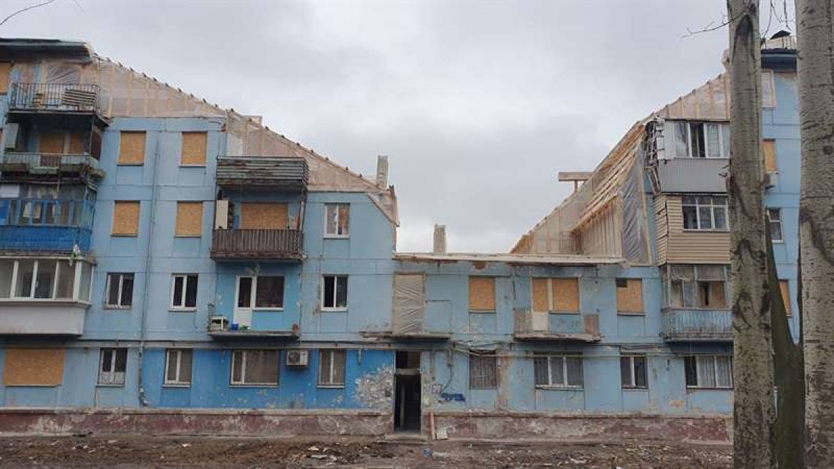 У Запоріжжі завершено консервацію пошкодженого під час ракетного обстрілу будинку (фото)