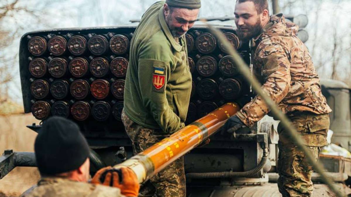 Їхня сила у незламній піхоті, яка приймає удари на себе, стоїть немов гора, граніт!