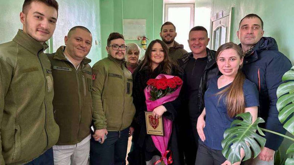 У Запоріжжі поранених бійців у шпиталі відвідала співачка Наталія Могилевська (фото)