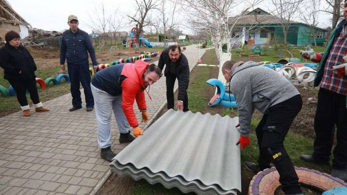 Громада Запорізького району отримала будівельні матеріали для ліквідації наслідків ранкового обстрілу