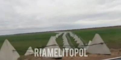 Під Мелітополем окупанти окопуються в садах і городах