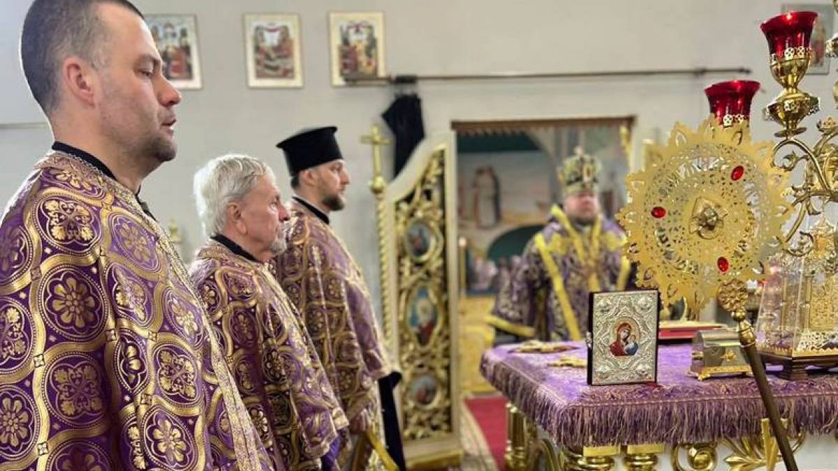 В Запорожье молились за прекращение войны и мир в Украине (фото)