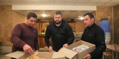 Волонтери «Запоріжсталі» відправили лікарські препарати бійцям у польовий шпиталь