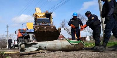На Запоріжжі піротехніки знищили 500-кілограмову авіаційну бомбу ворога