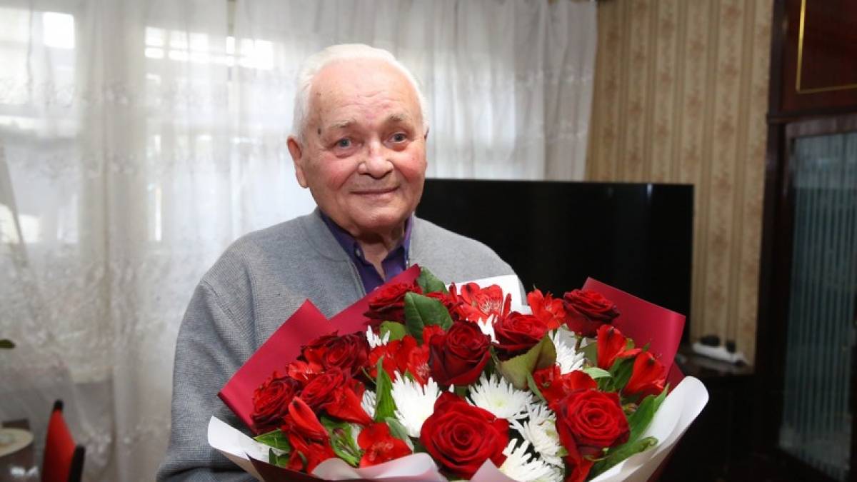 Ветерана Запоріжсталі привітали із 90-річчям від дня народження 💐