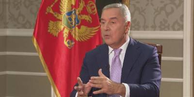 Президент Чорногорії, що програв вибори, пішов з посади лідера партії, яку очолював 25 років
