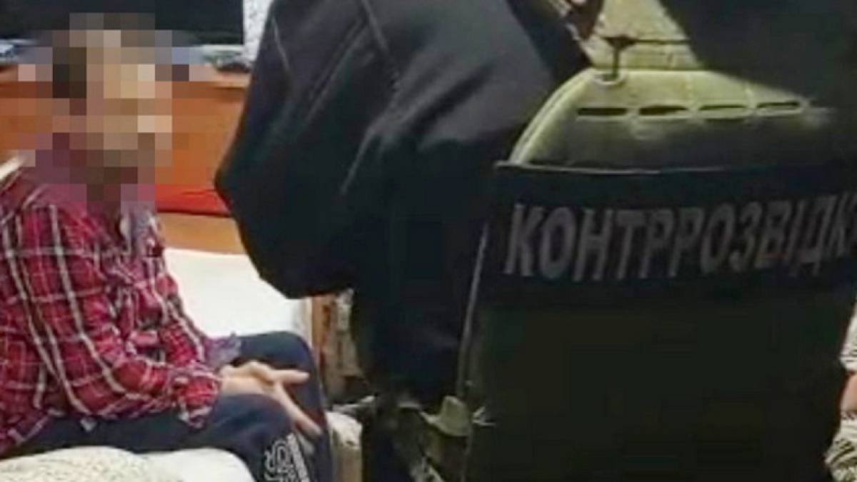 СБУ затримала ворожого інформатора, який фіксував наслідки російського ракетного удару по багатоповерхівці в Запоріжжі