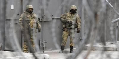 Щоб огородити під’їзди до Запорізької АЕС,  окупанти встановлюють додатковий паркан