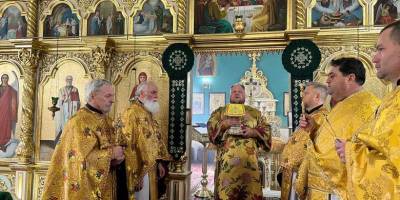 Божественна літургія у запорізькому кафедральному соборі Святої Трійці (фото)