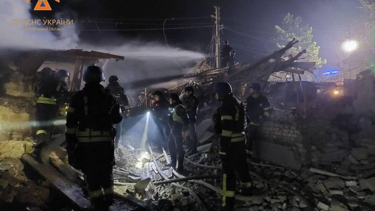 Вночі 9 квітня ворог здійснив ракетний обстріл Запоріжжя: загинуло 2 людей