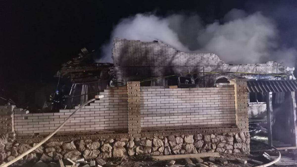 На місці сьогоднішнього нічного ракетного обстрілу Запоріжжя: фото