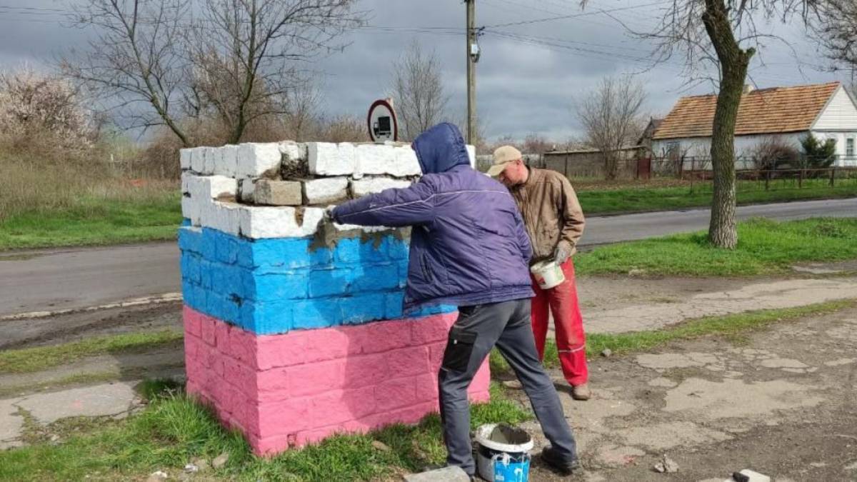 У місті Токмак окупанти відбудовують радянський пам’ятник, фото