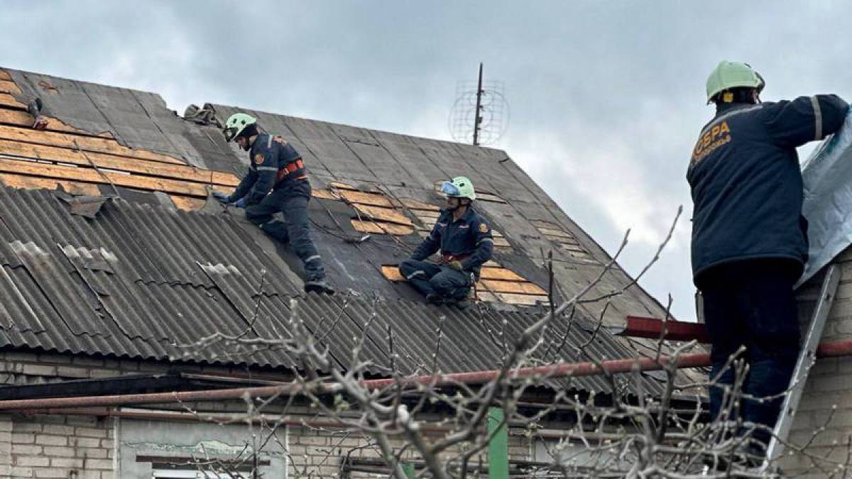 У Запоріжжі від нічного обстрілу пошкоджено 33 приватних будинки, 1 зруйновано повністю