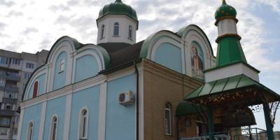 У Мелітополі біля церкви рашисти влаштували вірянам обшуки з собаками