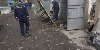 У Запоріжжі продовжується ліквідація наслідків вчорашнього обстрілу приватного сектору