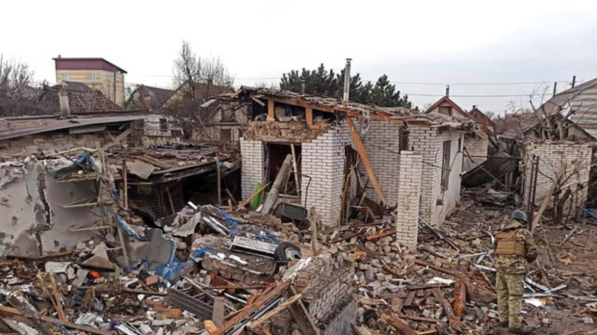 Запоріжців закликають допомогти родині, яка втратила будинок