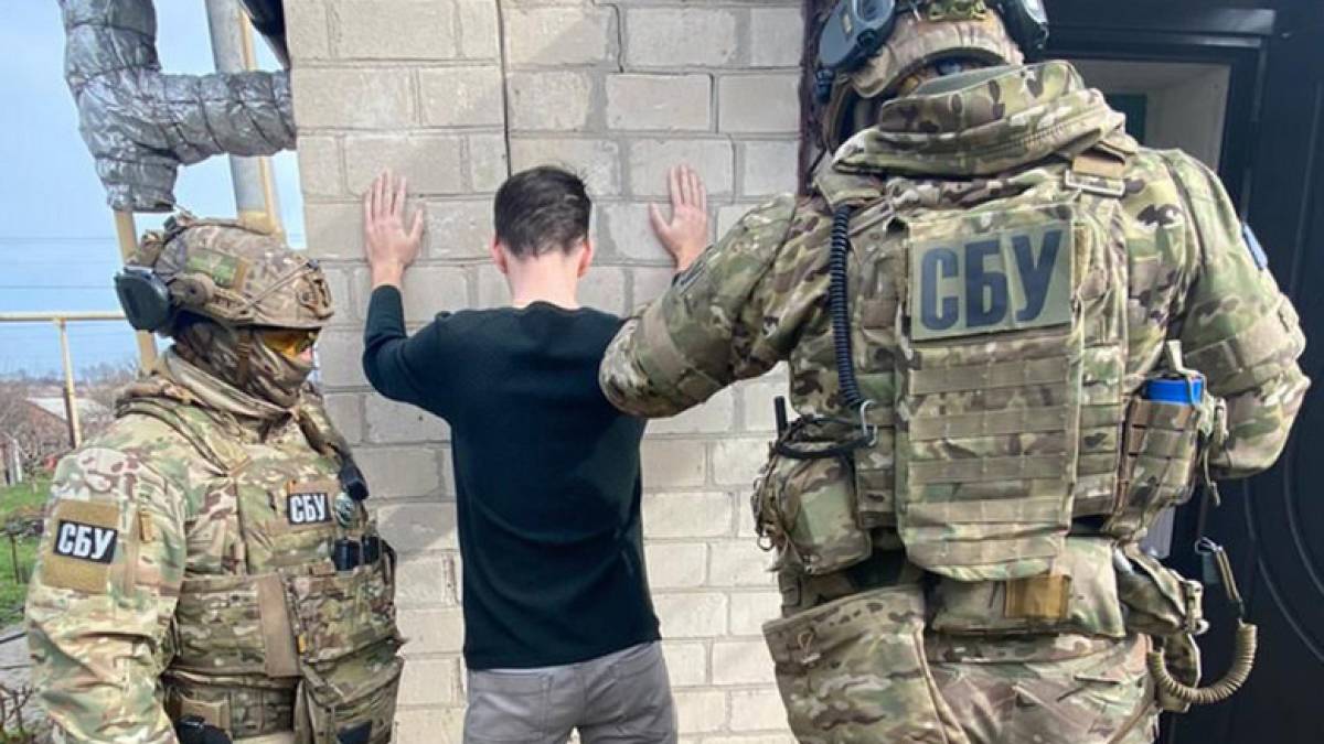 На Запоріжжі СБУ викрила групу ділків, які допомагали злочинцям з рф легалізуватися в Україні