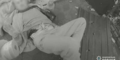 На Запоріжжі поліцейські врятували від смерті чоловіка з мінно-вибуховим пораненням