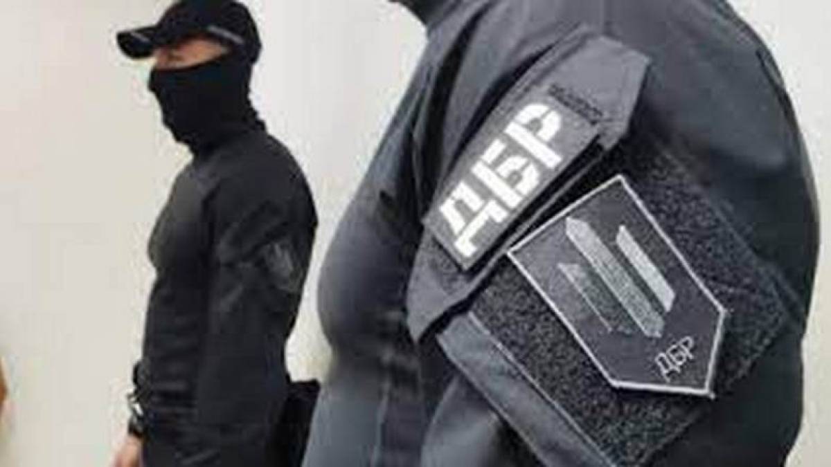 На Запоріжжі повідомлено про підозру правоохоронцю, який організовує перевезення окупантів