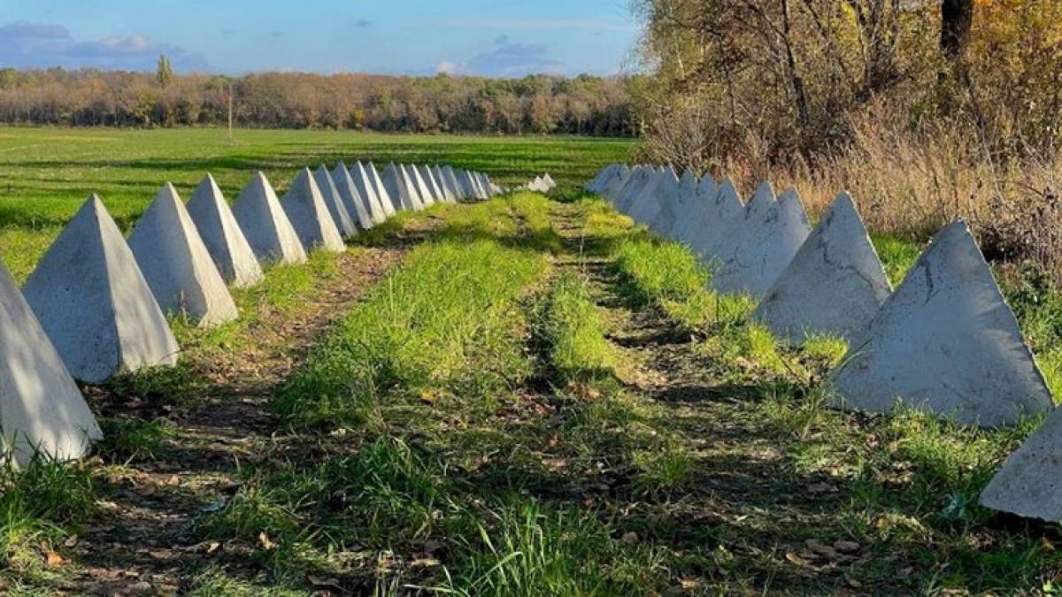 На Запоріжжі окупанти спорудили 3 лінії оборони, очікуючи контрнаступу на Мелітополь: британська розвідка