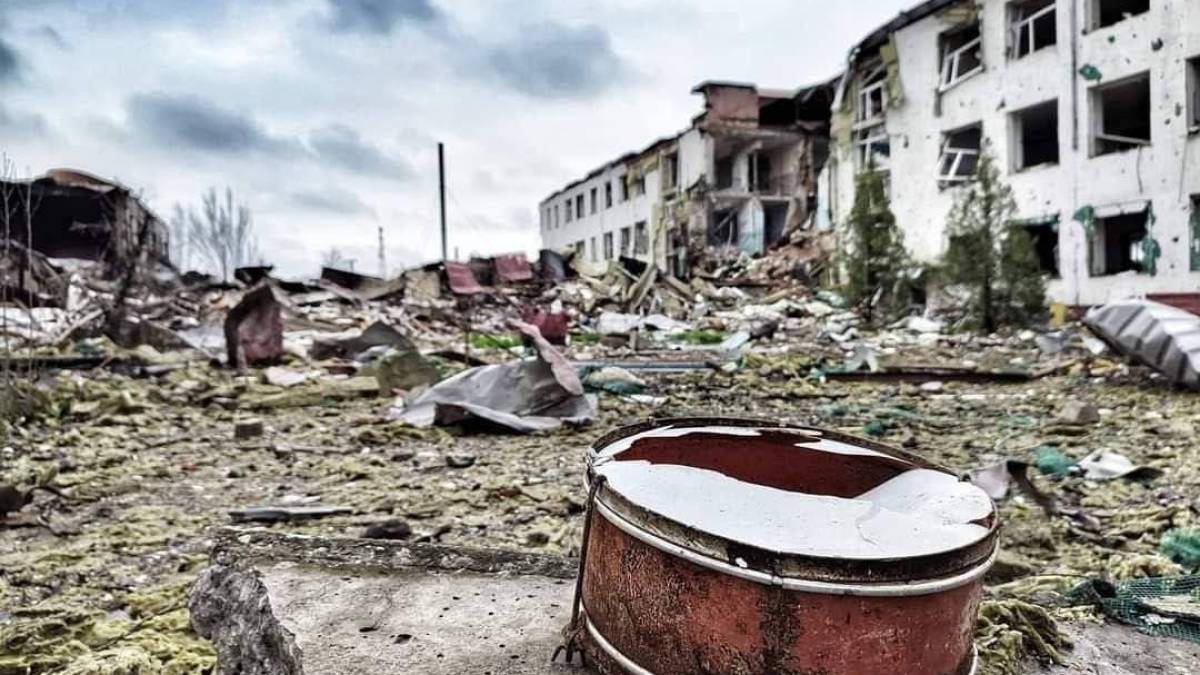 Промовисте фото з Оріхова: що нищать окупанти