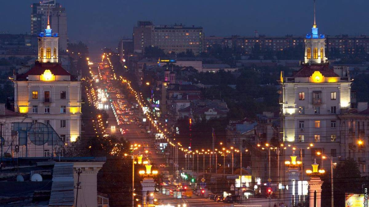 У Запоріжжі вуличне освітлення з сьогоднішнього дня працюватиме до 00.00
