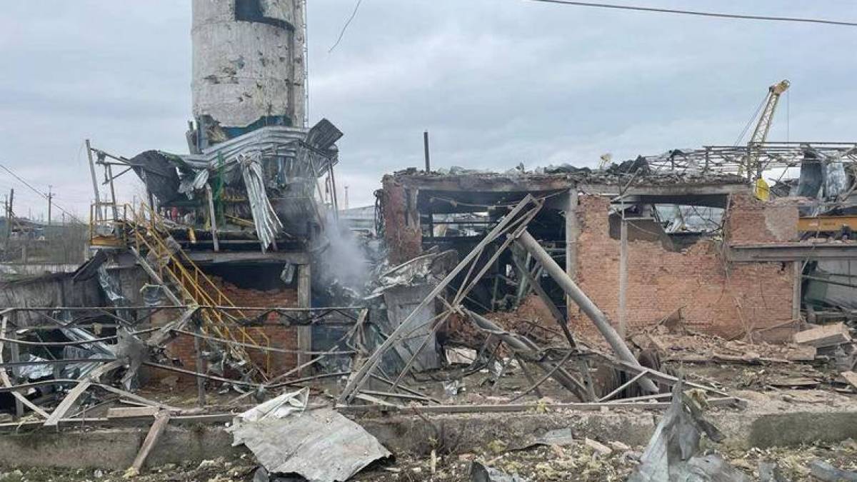 На Запоріжжі літаки Су-35 російських фашистів завдали авіаудари по місту Оріхову