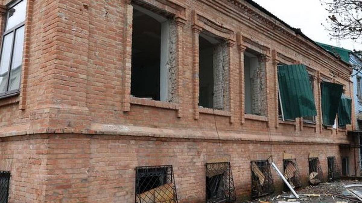 На Запоріжжі від авіудару рашистів постраждала старовинна будівля, збудована у 1892 році
