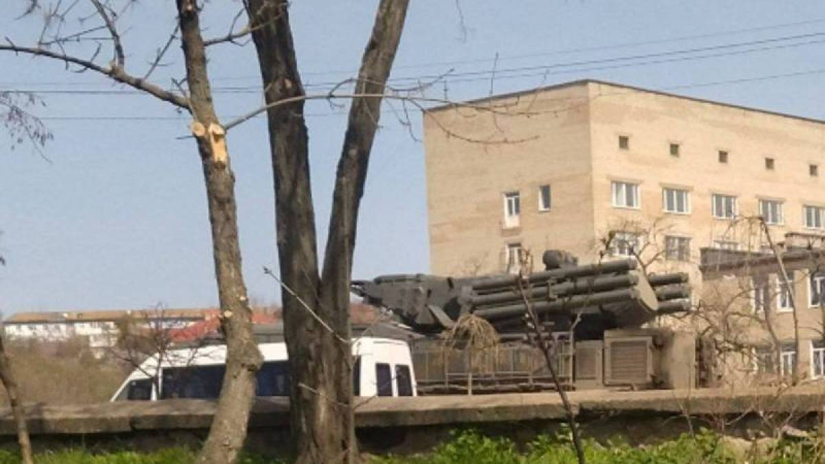 У Бердянську окупанти ганяють містом свою систему ППО (фото)