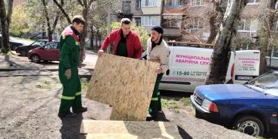 У Запоріжжі комунальники ліквідовують наслідки обстрілів на Великдень