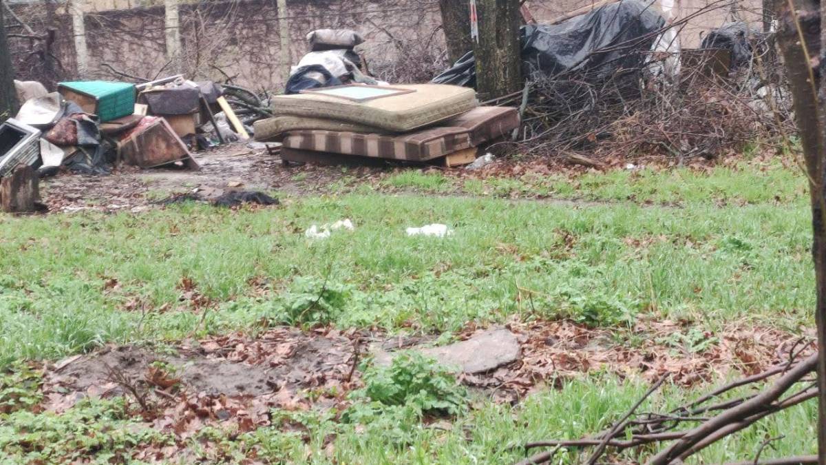 У Запоріжжі ліквідували «житловий комплекс» …бомжів, фото